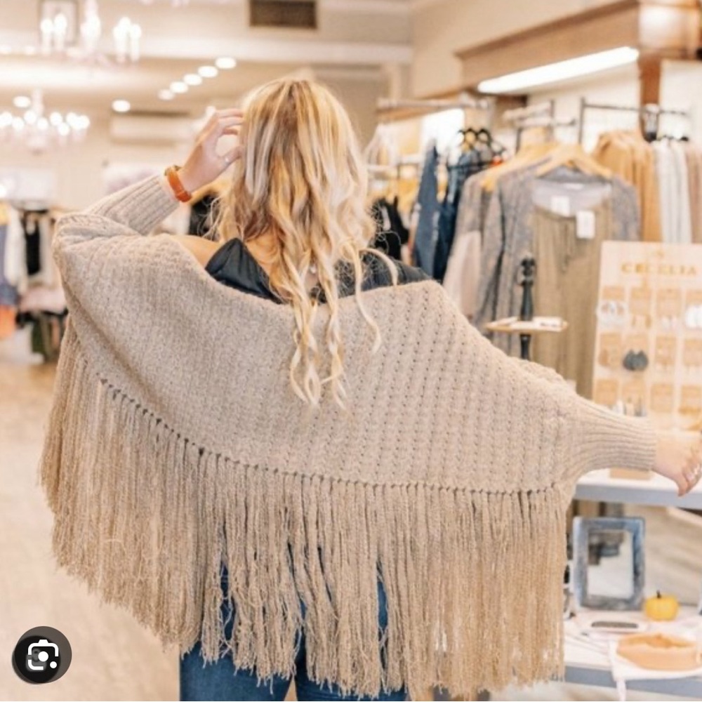 Fringe shrug